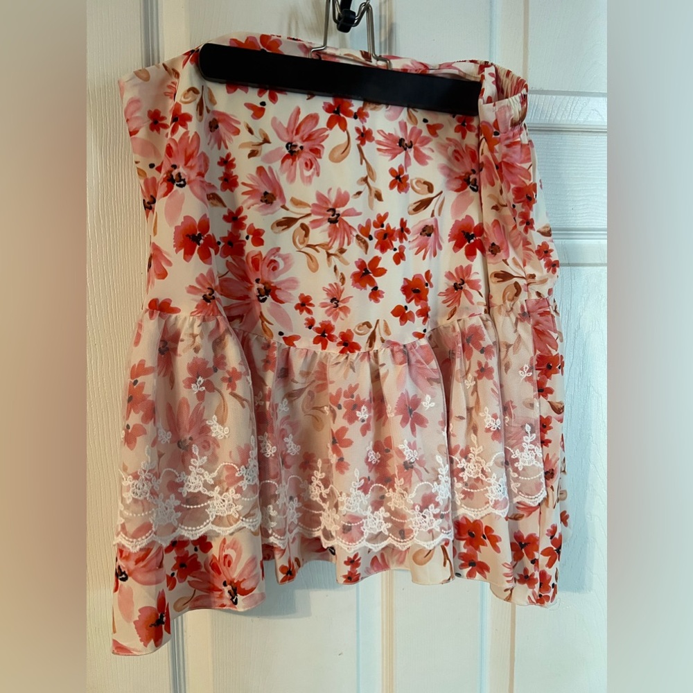 Flowy skirt with floral designs